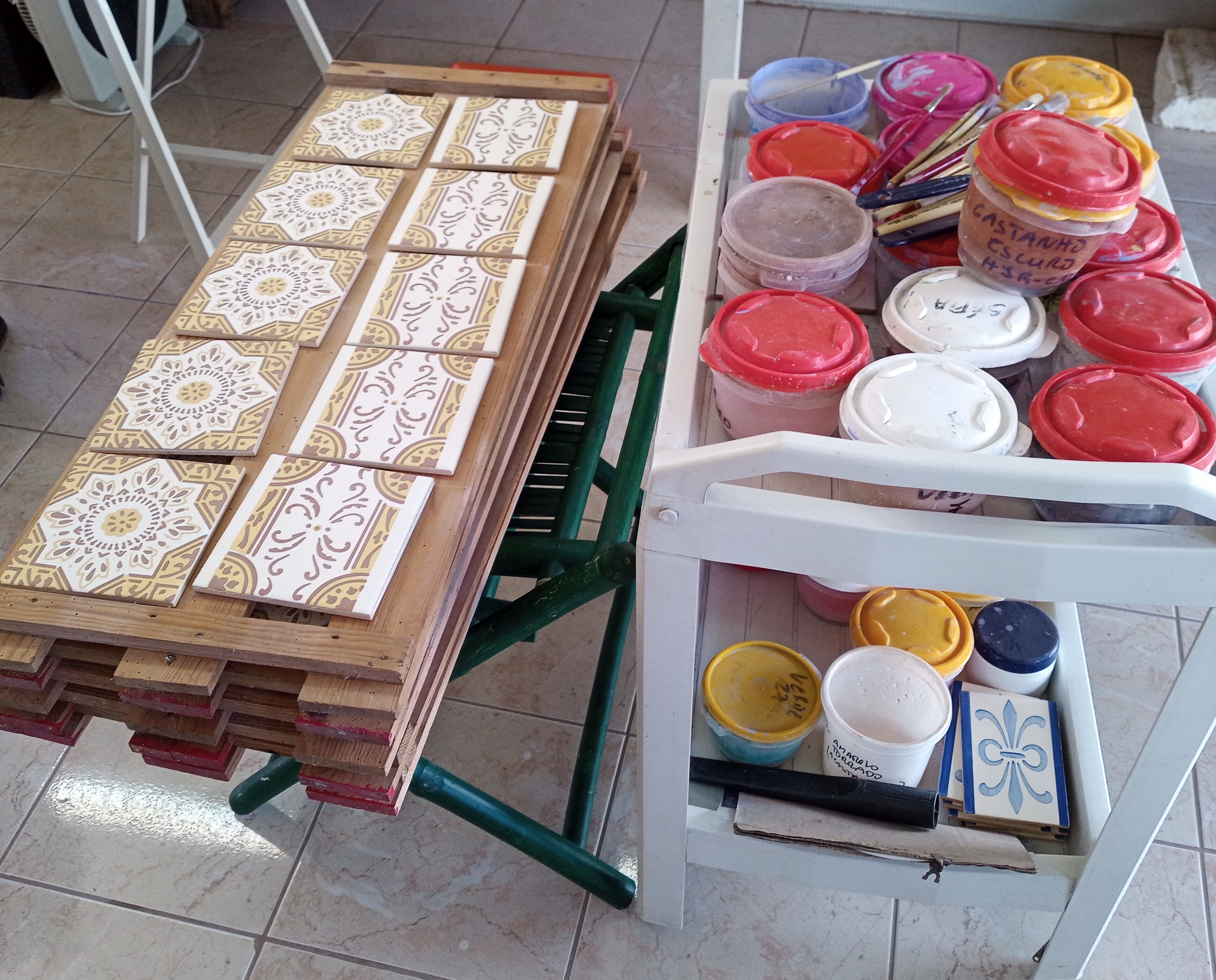 Azulejo Padrao réplica de azulejos antigos em tons de castanho